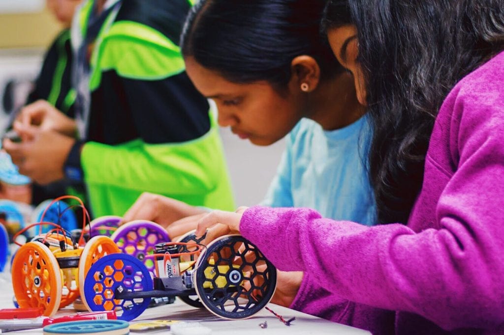 Students assembly EKGAR robots