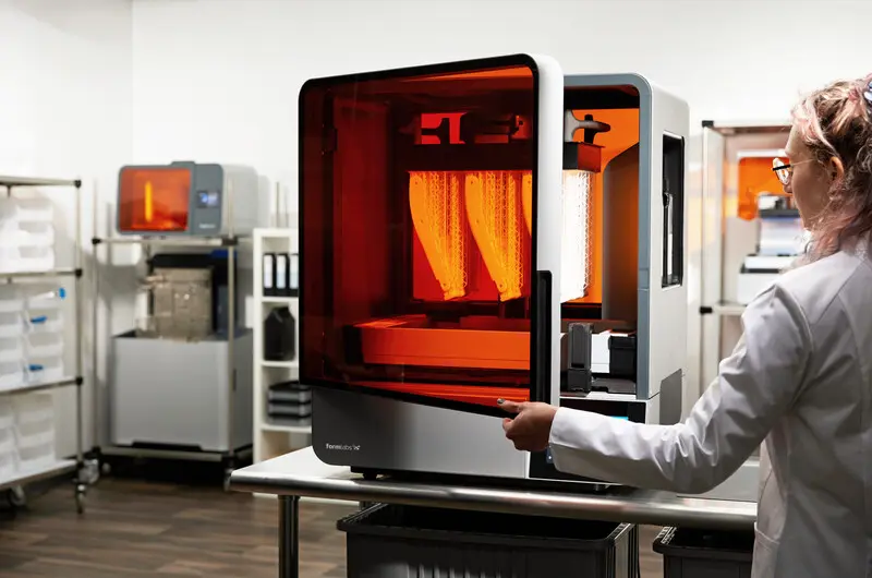 Form_labs_person_in_action